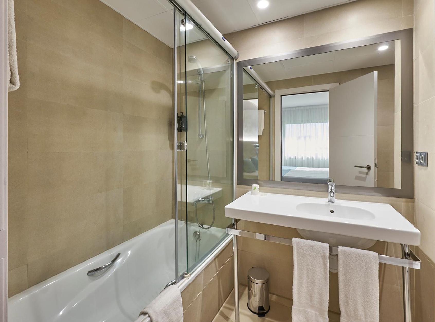 Urh Excelsior Hotel 3*